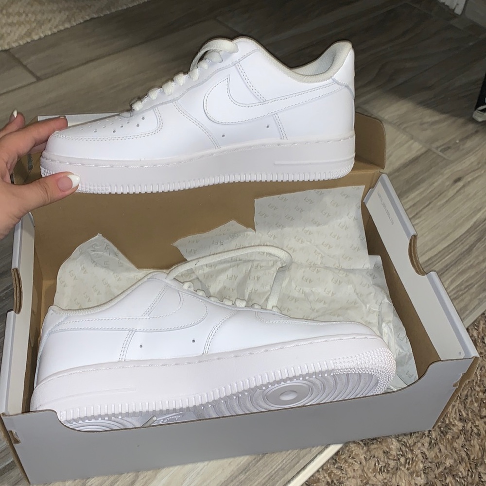 New In Box Women’s Nike Air Force 1’s 07’s Size 9